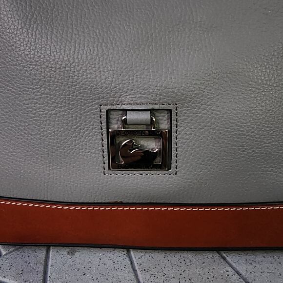 Dooney & Bourke Chelsea Pebble Grain Leather Shopper Tote Bag - Picture 4 of 10